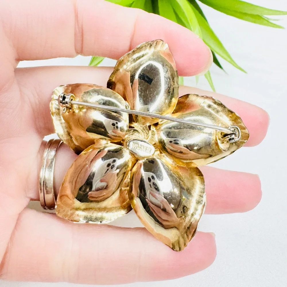 Vintage 60s Warner AB Crystal Rhinestone Textured Flower Gold Tone Brooch Retro